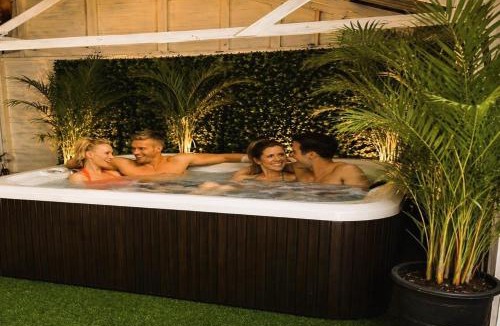 San Jacinto House | Coastal Home - Hot Tub, Bikes, Walk to Beach, Strand, Cruise - Sleeps 11