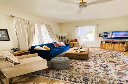 San Jacinto House | Coastal Home - Hot Tub, Bikes, Walk to Beach, Strand, Cruise - Sleeps 11