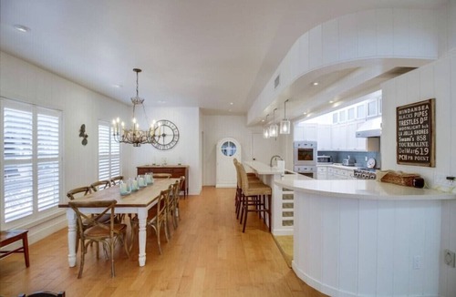 South Mission Beach House | Coastal Jetty Getaway! AC, Bikes and more!