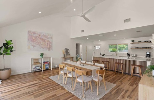 Country Club Estates House | Coastal Lakeview Retreat