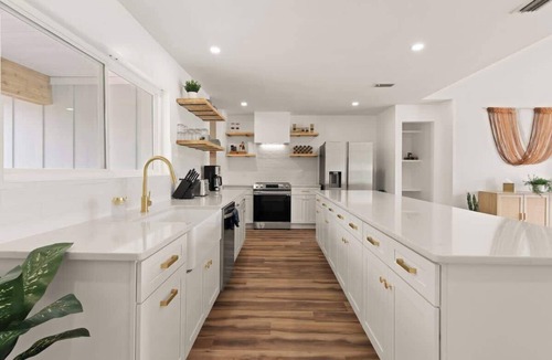 Country Club Estates House | Coastal Lakeview Retreat