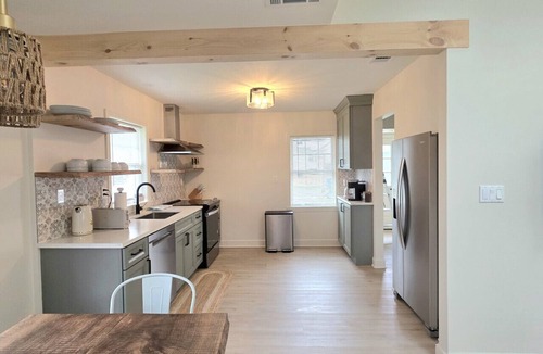 East Shore House | Coastal Landing Stay