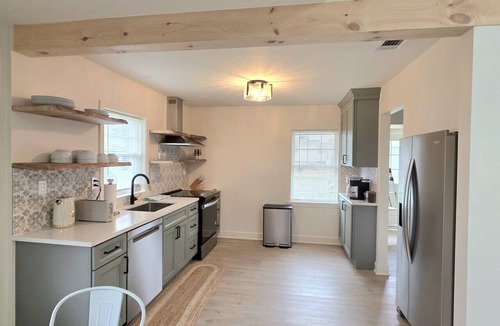 East Shore House | Coastal Landing Stay