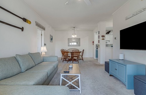 Villages of Five Points Condo | Coastal Lewes Condo Near Beach, Pools & Trails