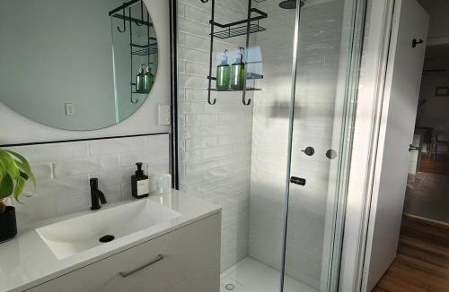 North Shore House | Coastal, Light-filled, Spacious Family-friendly