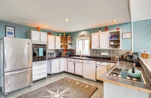 West Tremont House | Coastal Lighthouse Retreat