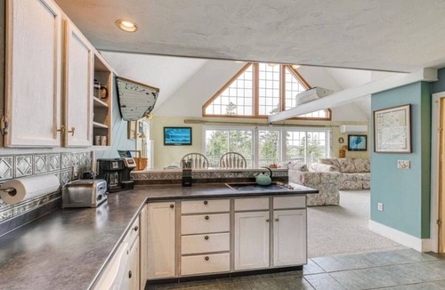 West Tremont House | Coastal Lighthouse Retreat