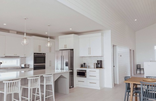 Little Pond House | Coastal Luxury Escape with Hidden Rooms, Beach Steps Away & Modern Design