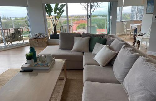 Brighton-le-Sands Apartment | Coastal luxury