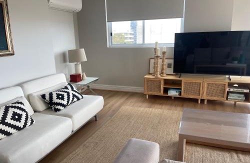 Brighton-le-Sands Apartment | Coastal luxury