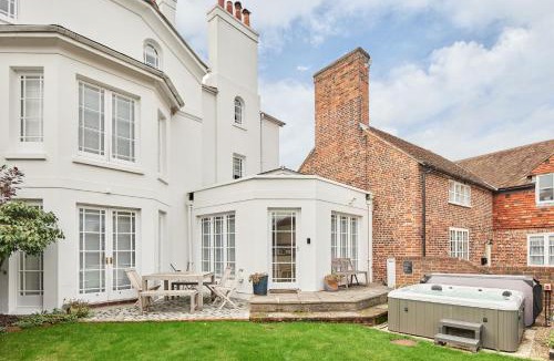 Hamble-le-Rice House | Coastal Manor Retreat