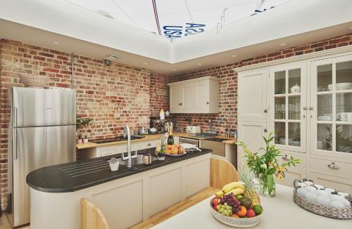 Hamble-le-Rice House | Coastal Manor Retreat