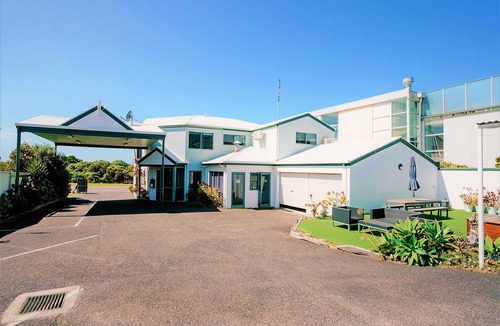 Apollo Bay Hotel | Coastal Motel