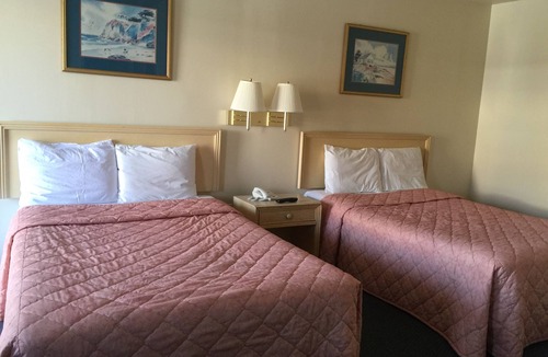 McCutcheon Field Hotel | Coastal Motel