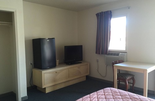 McCutcheon Field Hotel | Coastal Motel