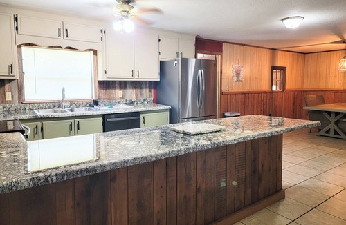 Perry House | Coastal Oaks Haven DogsWelcome