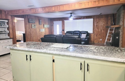 Perry House | Coastal Oaks Haven DogsWelcome