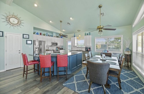 Rockport House | Coastal Oasis- Private Lighted- Dock-Pet friendly-Waterfront