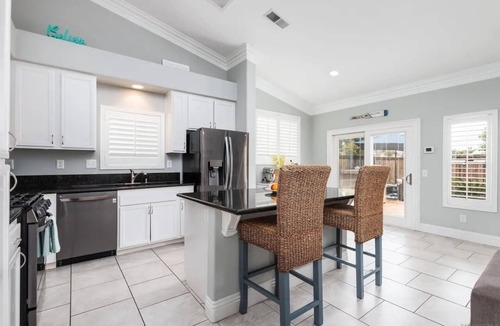 North Valley House | Coastal Oasis w heated Pool & Spa by beachn