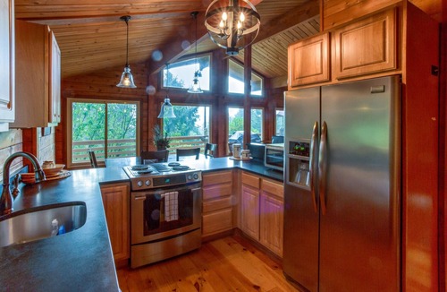 Bay City House | Coastal Oregon Getaway