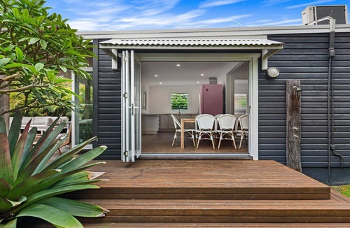 Patonga House | Coastal Palms Patonga