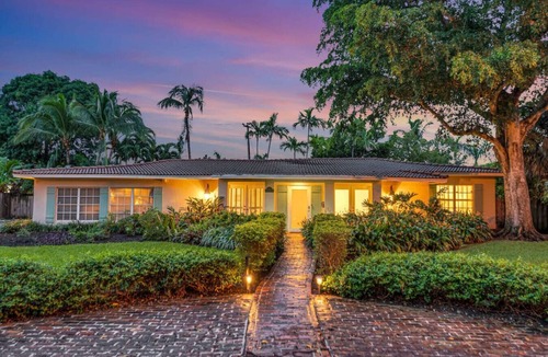 Harbor Beach House | Coastal Paradise with pool– Walk to the Beach!