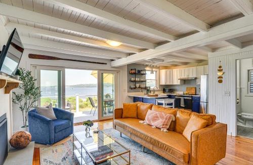 Portsmouth House | Coastal Portsmouth Home with Bay Access Near Newport