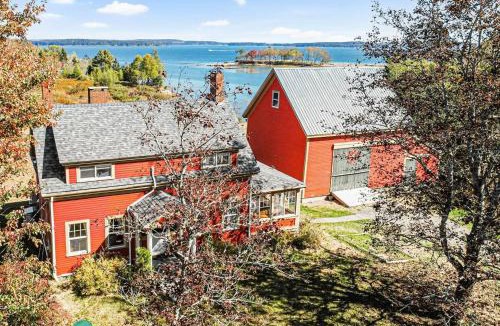 Milbridge House | Coastal Red Farmhouse w/Firepit - Holiday Home