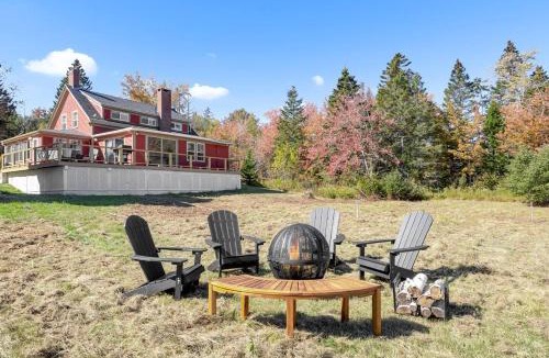 Milbridge House | Coastal Red Farmhouse w/Firepit - Holiday Home