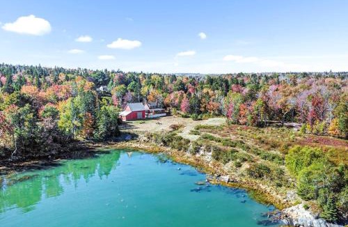 Milbridge House | Coastal Red Farmhouse w/Firepit - Holiday Home