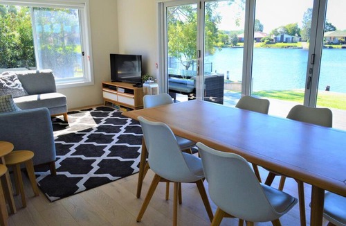 Sussex Inlet House | Coastal Relaxation - Absolute Waterfront