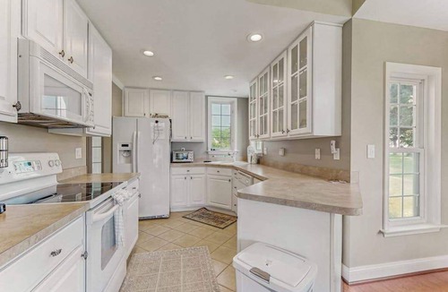 Ocean Pines Condo | Coastal resort with pool, golf, fireplace, W/D, sunroom & beach access