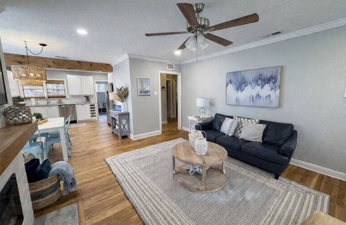 Tech Terrace House | ⛵️Coastal Retreat at Tech Terrace 3/2 Remodeled 2 Kings