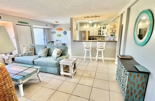 Pinellas Point Condo | Coastal Retreat - Breezy and Bright - Bike to St. Pete Beach