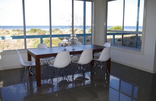 Minlacowie House | Coastal Retreat - Beachfront