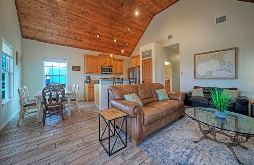 Flour Bluff House | Coastal Retreat Pool Access, Balcony, Water Views + Near Beach | Cole's Cabin