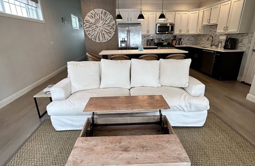 Salisbury House | Coastal Retreat · Walk to Salisbury Beach · Sleeps 6