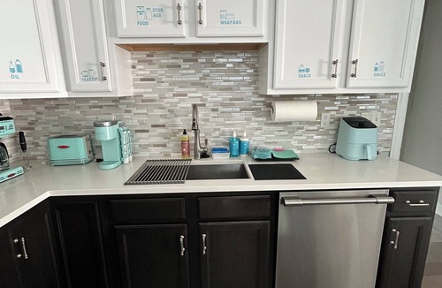 Salisbury House | Coastal Retreat · Walk to Salisbury Beach · Sleeps 6
