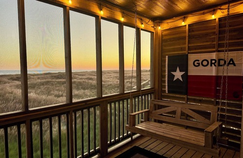 Matagorda House | Coastal retreat with sweeping beach views