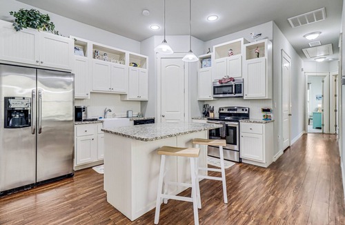 Sailhouse House | Coastal snowbird-friendly house with pool, central AC & steps from the bay