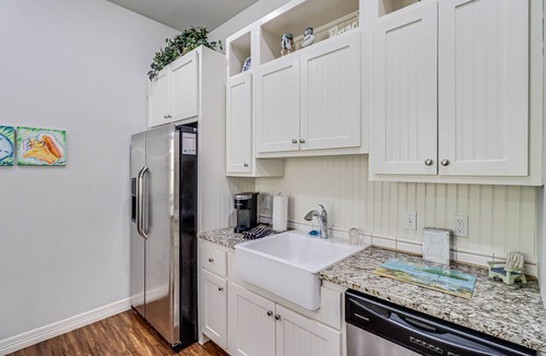 Sailhouse House | Coastal snowbird-friendly house with pool, central AC & steps from the bay