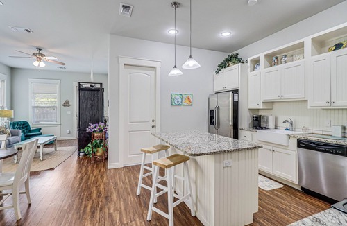 Sailhouse House | Coastal snowbird-friendly house with pool, central AC & steps from the bay