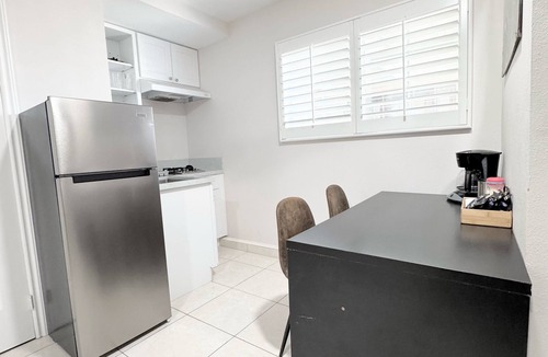 Midway City Apartment | Coastal Studio- Disneyland/Knots Berry Farm