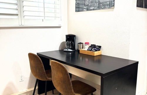 Midway City Apartment | Coastal Studio- Disneyland/Knots Berry Farm