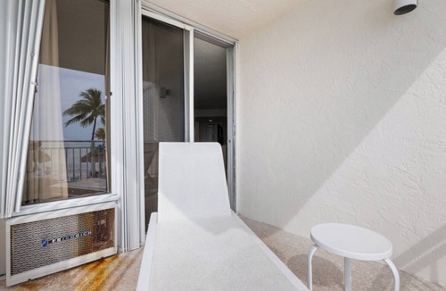 Lower Matecumbe Beach Apartment | Coastal Studio Getaway – Second Floor with Partial Water Views