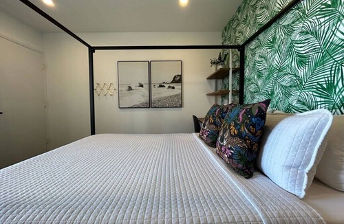 The Strand Apartment | Coastal Studio Ocean View in Manhattan Beach