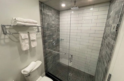 Grand Bend Hotel | Coastal Suites
