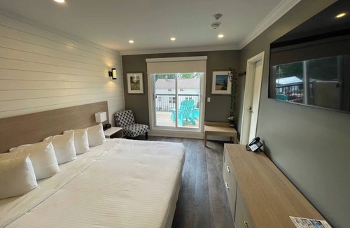 Grand Bend Hotel | Coastal Suites