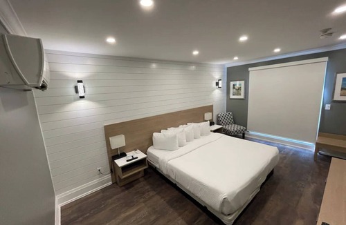 Grand Bend Hotel | Coastal Suites