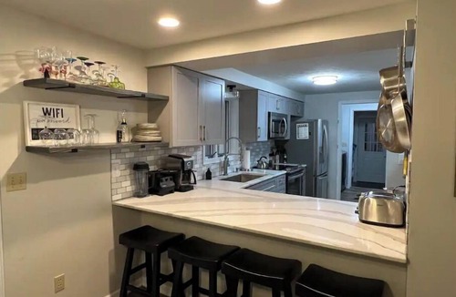 West Olive House | Coastal theme/wooded & large deck/fenced-in yard